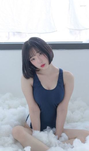 美女扒开腿露内裤免费看